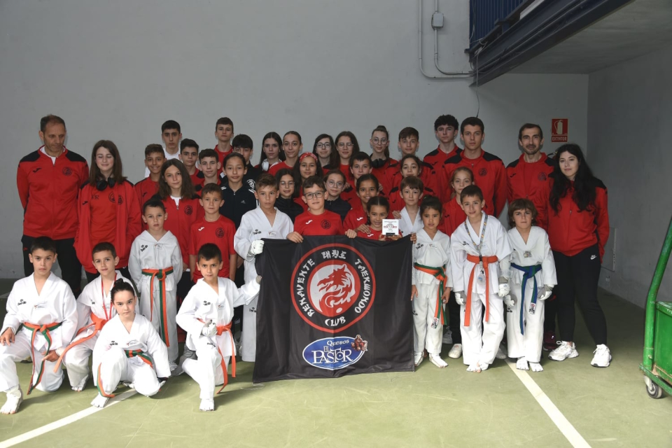 El Club Taekwondo Benavente Quesos el Pastor arrasa en el Campeonato de Castilla y León Junior e Infantil